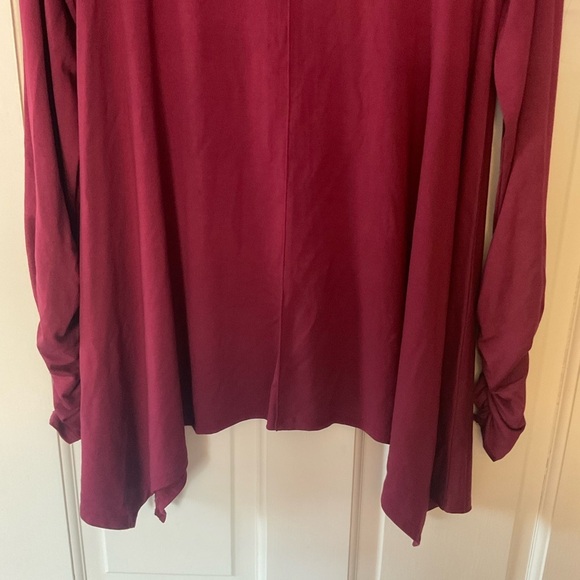 Lisa Bayne Sharkbite Tunic Top Red Asymmetric Hem Ruched Gathered Sleeve Size M - Picture 4 of 7